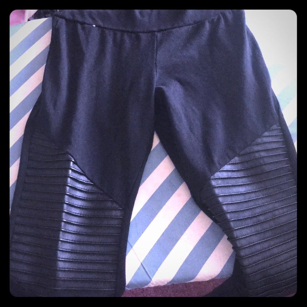 Black leggings with leather design